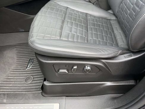 Used 2023 Cadillac Escalade ESV Sport Platinum AWD/4WD image 16