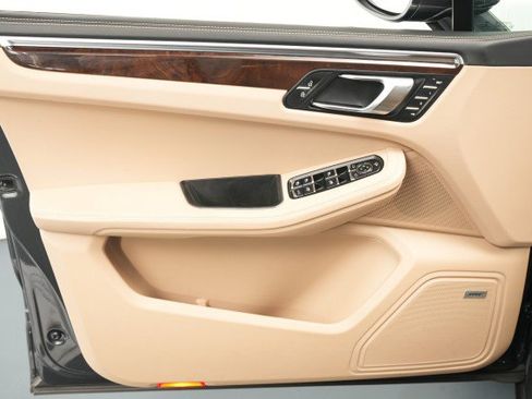 Used 2022 Porsche Macan S image 28