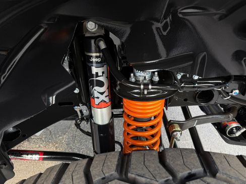 Used 2024 Jeep Gladiator Mojave image 4