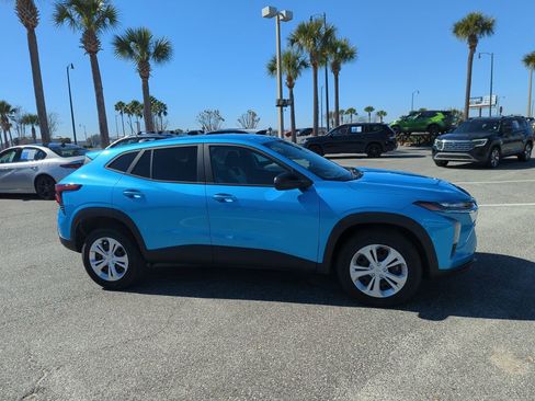 Used 2025 Chevrolet Trax LS w/ Driver Confidence Package image 2