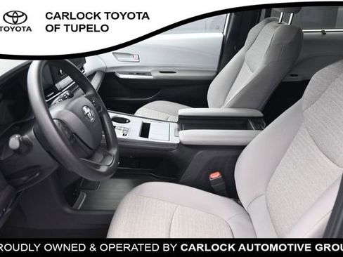 Used 2026 Toyota Sienna LE FWD image 11