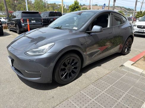 Used 2022 Tesla Model Y Long Range AWD/4WD image 3