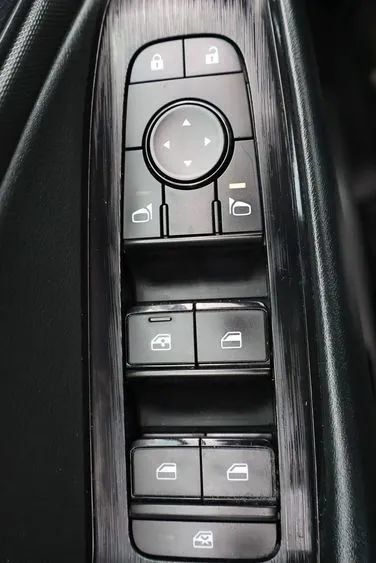 Used 2024 Nissan Rogue S FWD image 18