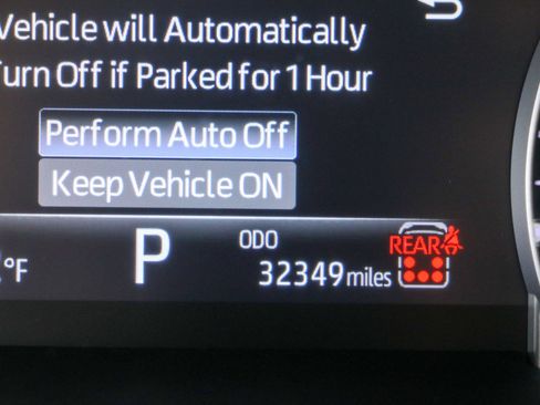 Used 2024 Toyota Highlander XLE FWD image 17