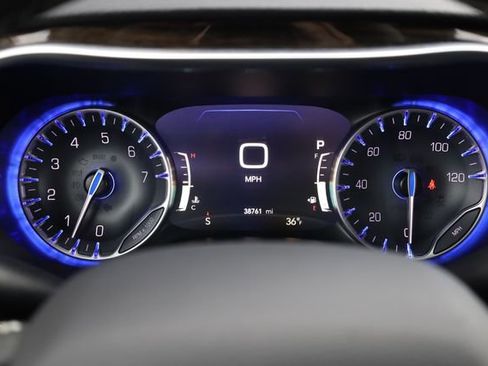 Used 2024 Chrysler Pacifica Limited image 16