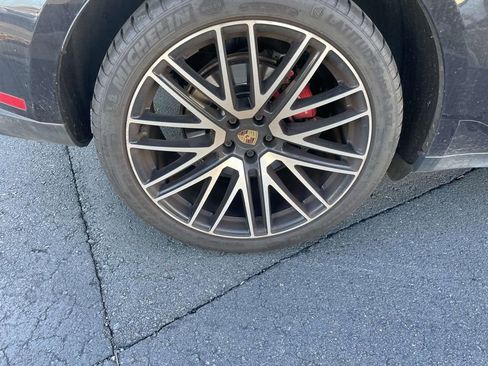 Used 2022 Porsche Macan S image 12