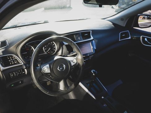 Used 2019 Nissan Sentra SV image 2