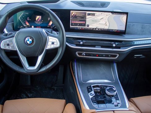 Used 2025 BMW X7 xDrive40i w/ Executive Package image 13