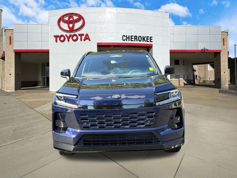 Used 2026 Toyota RAV4 SE w/ Convenience Package AWD/4WD image 2