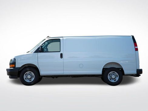 New 2025 Chevrolet Express 3500 RWD image 7