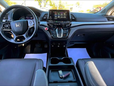 Used 2023 Honda Odyssey Touring image 14