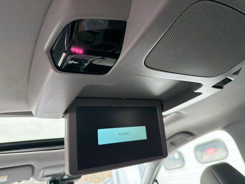 Used 2022 Honda Pilot Touring image 11