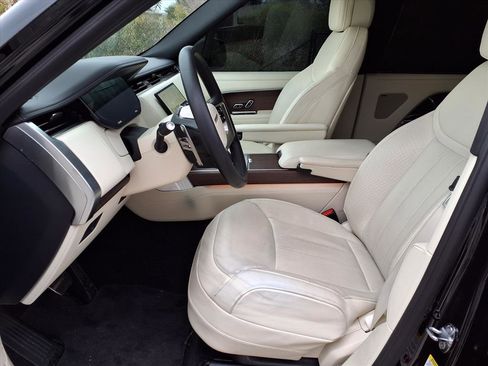 Used 2025 Land Rover Range Rover Long Wheelbase SE image 13