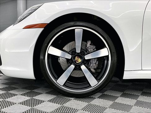 Used 2022 Porsche 911 Carrera RWD image 8