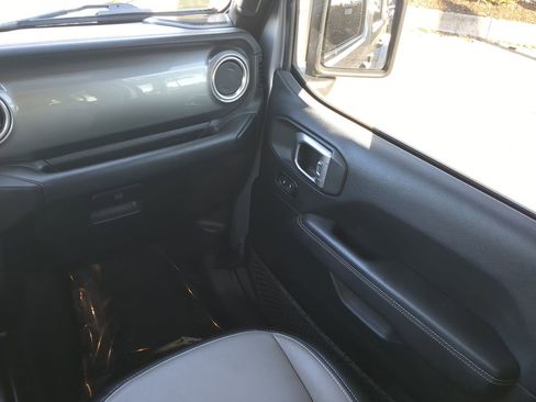 Used 2019 Jeep Wrangler Unlimited Sahara w/ Safety Group image 17