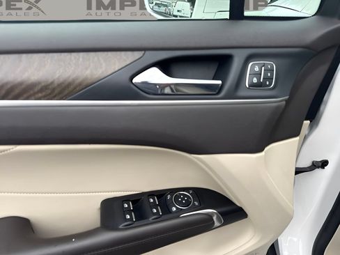 Used 2019 Lincoln MKC Reserve w/ MKC Technology Package FWD image 17