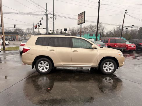 Used 2010 Toyota Highlander SE image 7