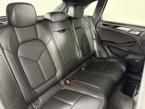 Certified 2025 Porsche Macan image 23