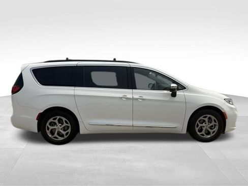 Used 2023 Chrysler Pacifica Limited FWD image 22