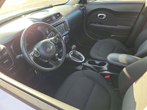 Used 2019 Kia Soul + image 3