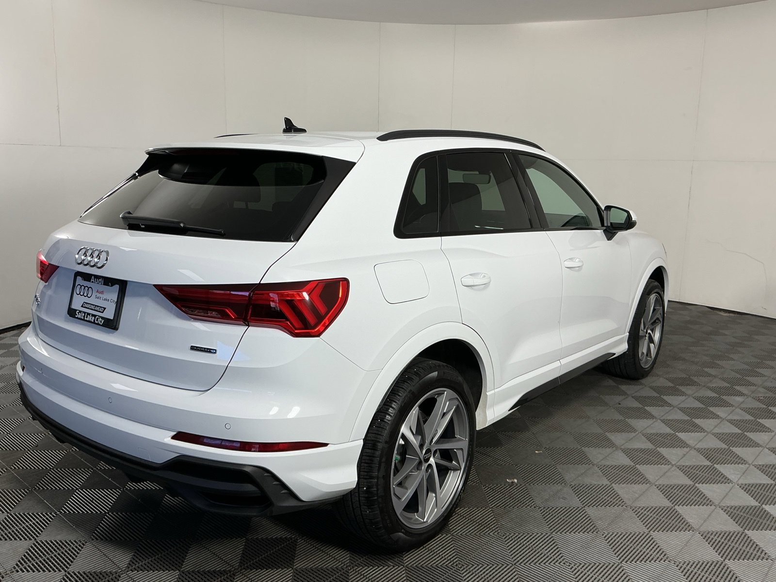 Used 2025 Audi Q3 2.0T Premium w/ Convenience Plus Package AWD/4WD image 8