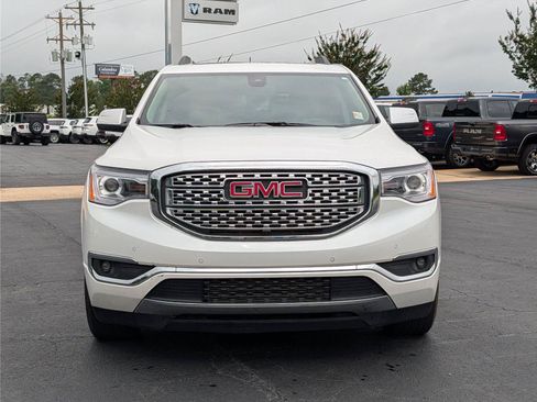 Used 2018 GMC Acadia Denali w/ Technology Package FWD image 8
