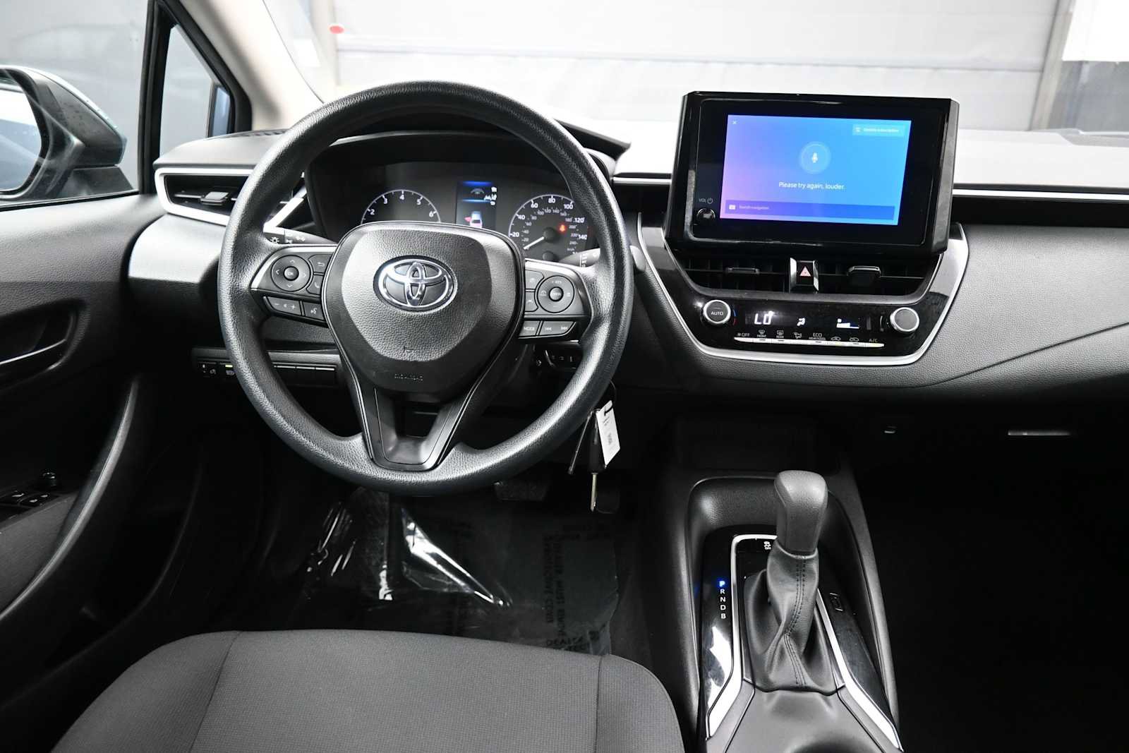 Used 2025 Toyota Corolla LE FWD image 18
