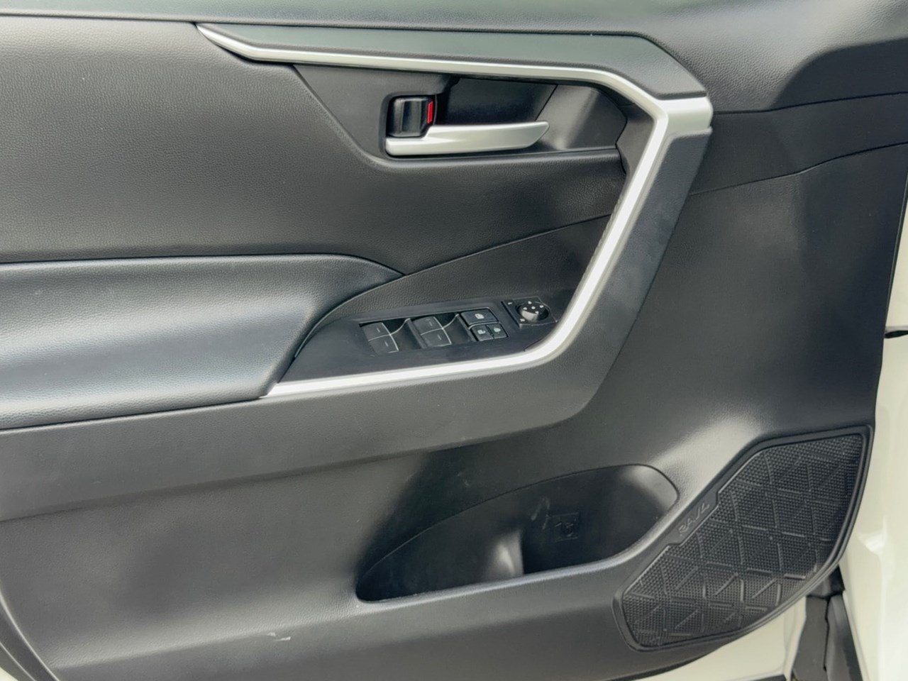 Used 2023 Toyota RAV4 XLE Premium FWD image 14