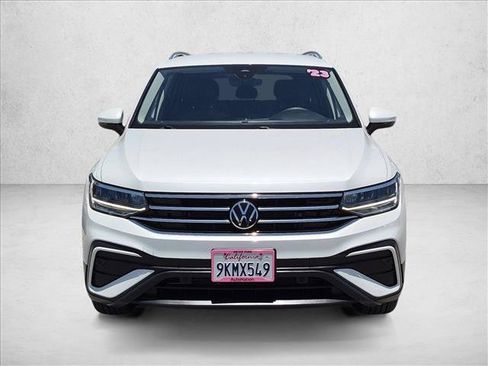 Used 2023 Volkswagen Tiguan SE FWD image 2