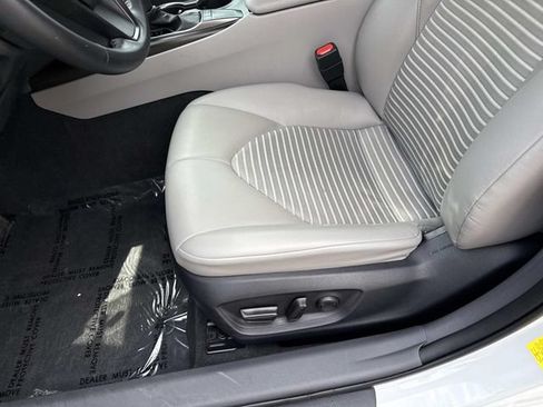 Used 2023 Toyota Camry SE FWD image 15