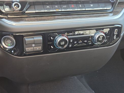 New 2025 GMC Sierra 1500 Elevation image 13