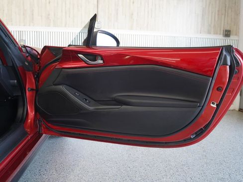 Used 2018 MAZDA MX-5 Miata RF Grand Touring RWD image 36