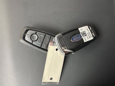 Used 2025 Ford F150 Lariat w/ Equipment Group 501A Mid image 9