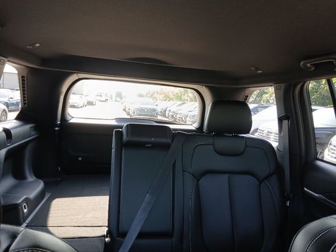 Used 2025 Jeep Grand Cherokee Limited AWD/4WD image 25
