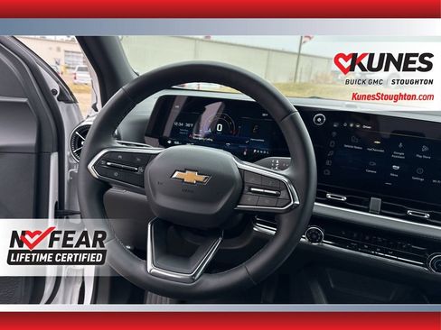 Used 2025 Chevrolet Equinox LT image 40