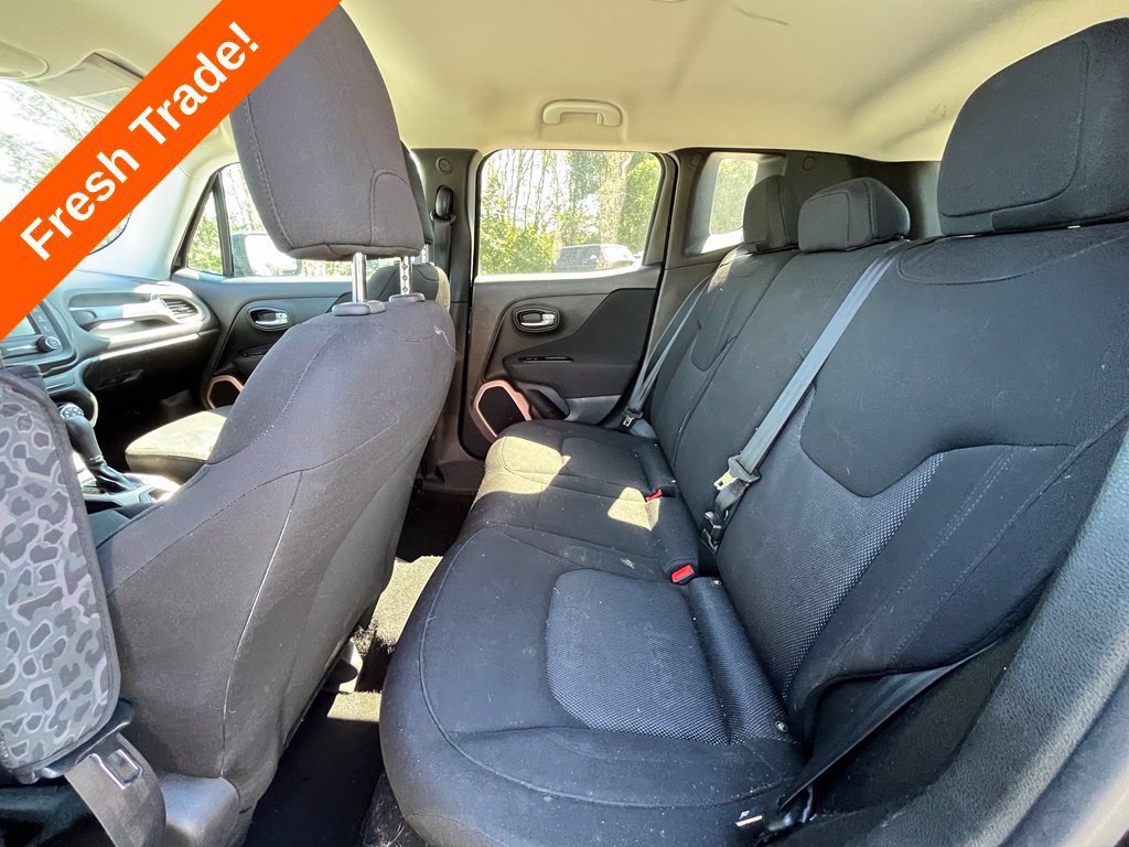 Used 2017 Jeep Renegade Latitude FWD image 30