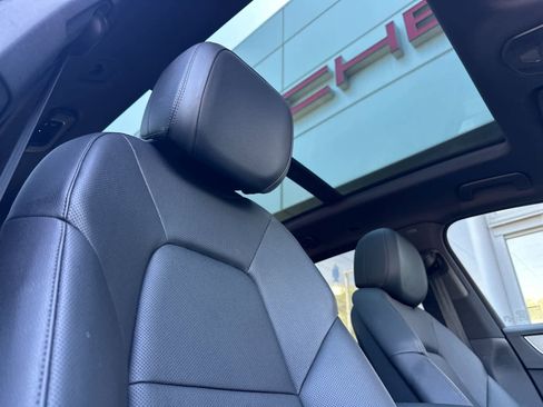 Certified 2025 Porsche Cayenne AWD/4WD image 18