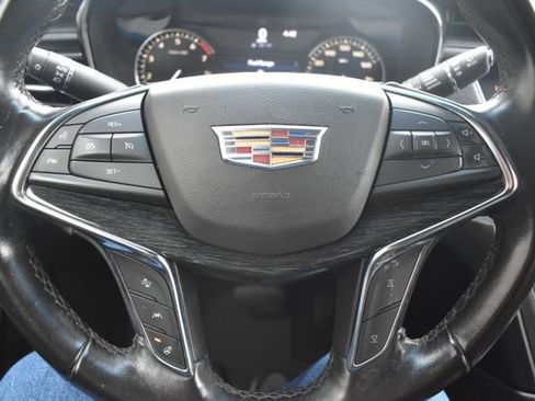 Used 2020 Cadillac XT5 Premium Luxury FWD image 23