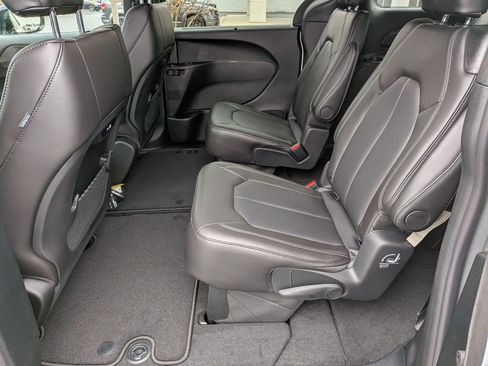 New 2026 Chrysler Pacifica Select image 26