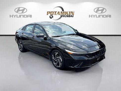 Certified 2025 Hyundai Elantra SEL FWD image 3