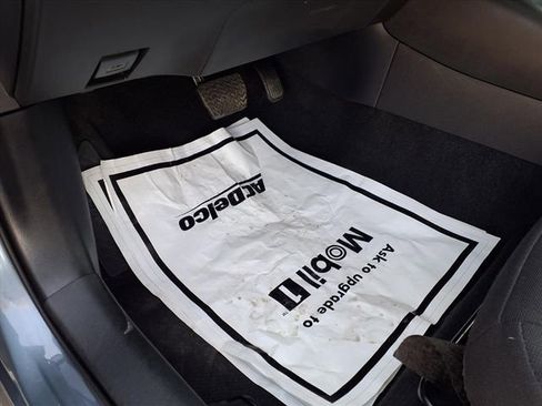 Used 2025 Toyota Corolla LE image 48