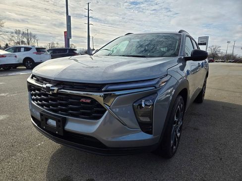 New 2026 Chevrolet Trax RS w/ Sunroof Package image 3