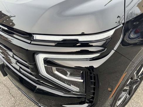 Used 2025 Chevrolet Suburban RST w/ Sun And Tow Package image 8