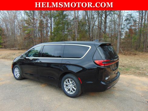 New 2026 Chrysler Pacifica Select FWD image 8