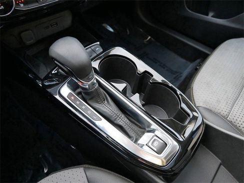 Used 2024 Chevrolet Trax LT w/ Sunroof Package image 22