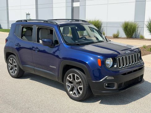 Used 2018 Jeep Renegade Latitude FWD image 3