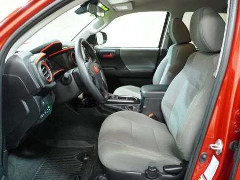 Used 2020 Toyota Tacoma SR AWD/4WD image 11