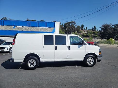 Used 2023 GMC Savana 2500 w/ Driver Convenience Package image 9
