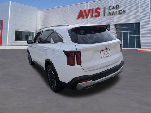 Used 2024 Kia Sorento S image 9