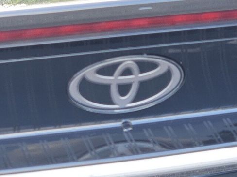 Used 2023 Toyota Prius Prime Premium FWD image 28